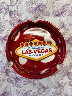 🗝️Las Vegas Red 'Welcome to Fabulous Las Vegas' Ashtray
